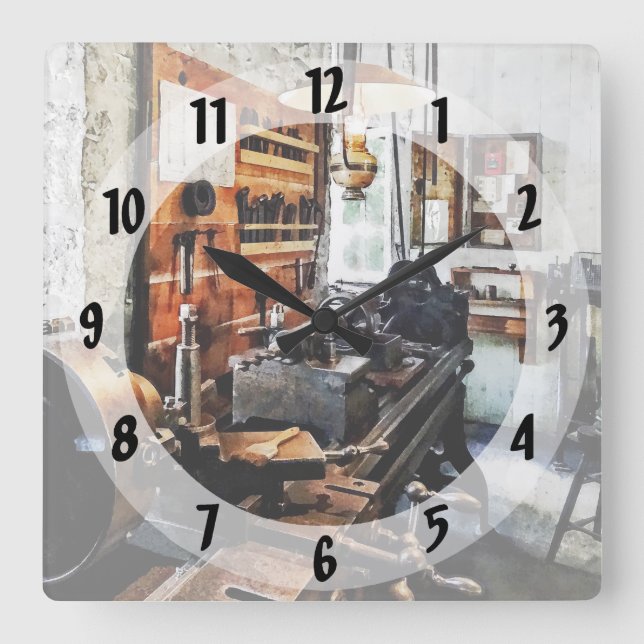 Reloj Cuadrado Pequeña tienda de ropa interior (Anverso)