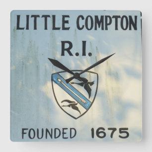 Reloj Cuadrado Pequeño Compton, RI -1675