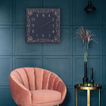 Reloj Cuadrado Perfección geométrica en un Art Deco<br><div class="desc">Perfección geométrica,  elegancia dorada y encanto vintage puro. Perfecto para el amante del diseño con gusto clásico.</div>