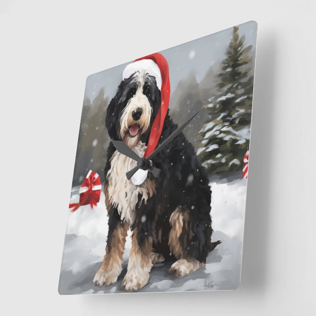 Reloj Cuadrado Perro Bernedoodle en Navidades de Nieve (Ángulo)