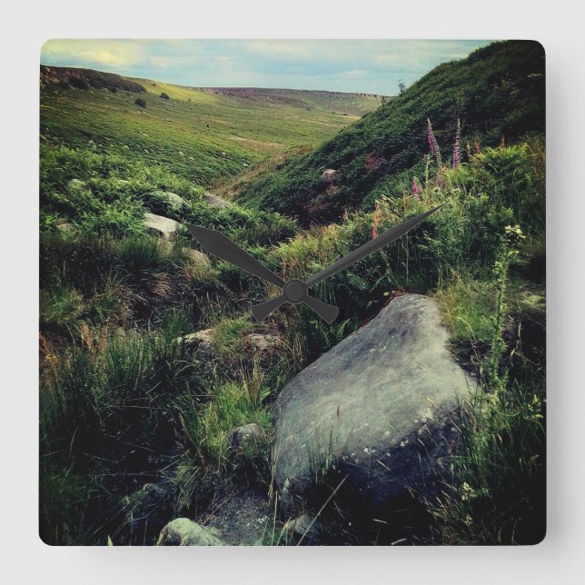 Reloj Cuadrado Piedras, en la ladera de la colina (Anverso)
