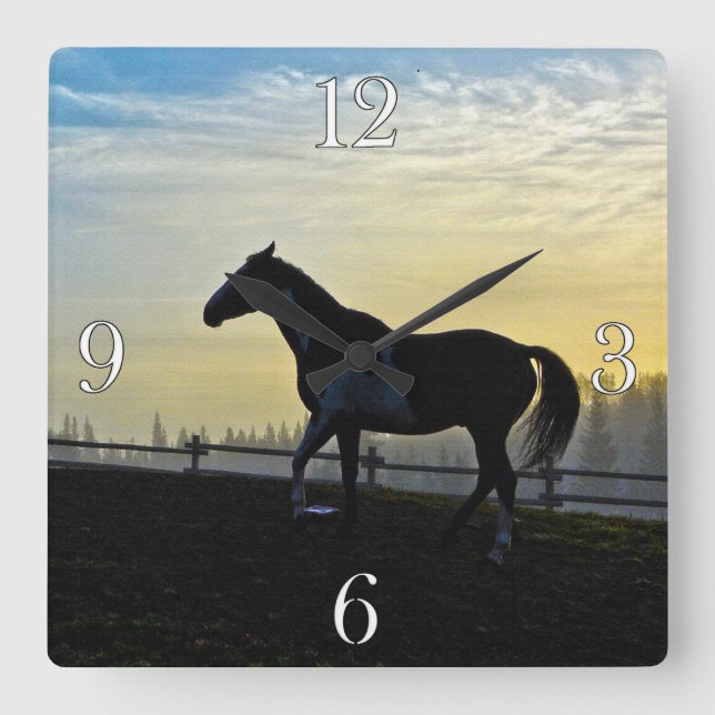 Reloj Cuadrado Pinto en el Barnyard al amanecer (Anverso)