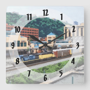 Reloj Cuadrado Pittsburgh PA - Tren en Plaza