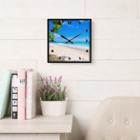 Playa tropical de arena y surf