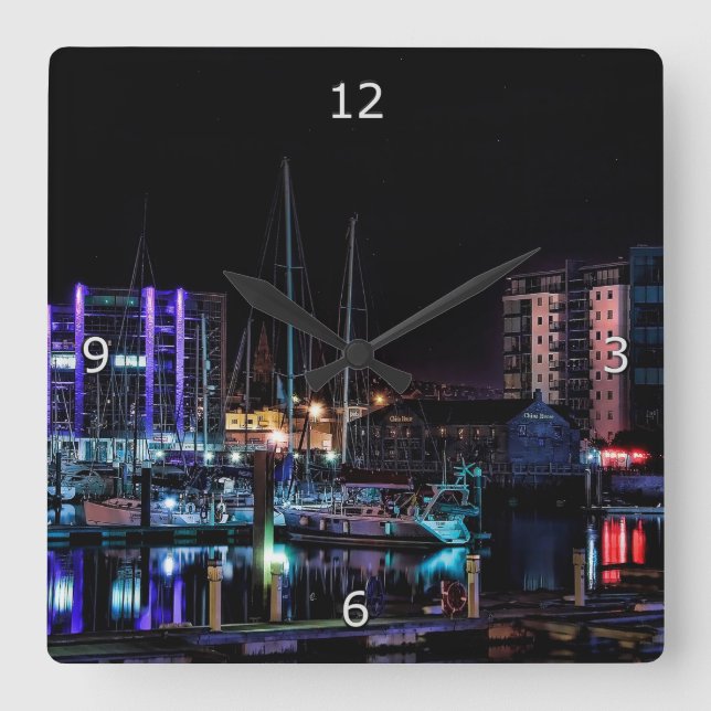Reloj Cuadrado Plymouth Barbican por la noche (Anverso)