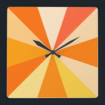 Reloj Cuadrado Pop Art Modern 60 Rayos Geométricos divertidos en<br><div class="desc">Este reloj cuadrado de arte pop inspirado en la moda de los años 60 tiene rayos naranjas psicodélicos / saltos disparándose en un patrón geométrico. Hay doce rayos para marcar la hora - no hay necesidad de números en este divertido,  minimalista,  ultra-mod reloj. Es groovy,  nena.</div>