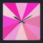Reloj Cuadrado Pop Art Modern 60 Rays Geométricos divertidos en r<br><div class="desc">Este reloj cuadrado de arte pop inspirado en la moda de los años 60 tiene rayos psicodélicos rosados y soleamientos disparándose en un patrón geométrico. Hay doce rayos para marcar la hora - no hay necesidad de números en este divertido,  minimalista,  ultra mod,  niñita reloj. Es groovy,  nena.</div>