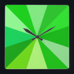 Reloj Cuadrado Pop Art Modern 60 Rays Geométricos divertidos en v<br><div class="desc">Este reloj cuadrado de arte pop inspirado en la moda de los años 60 tiene rayas verdes psicodélicas / saltos disparándose en un patrón geométrico. Hay doce rayos para marcar la hora - no hay necesidad de números en este divertido,  minimalista,  ultra-mod reloj. Es groovy,  nena.</div>