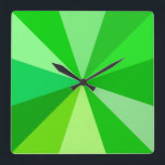 Reloj Cuadrado Pop Art Modern 60 Rays Geométricos divertidos en v<br><div class="desc">Este reloj cuadrado de arte pop inspirado en la moda de los años 60 tiene rayas verdes psicodélicas / saltos disparándose en un patrón geométrico. Hay doce rayos para marcar la hora - no hay necesidad de números en este divertido,  minimalista,  ultra-mod reloj. Es groovy,  nena.</div>