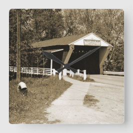 Reloj Cuadrado Puente cubierto