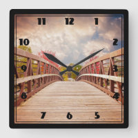 Puente rústico de madera en el país