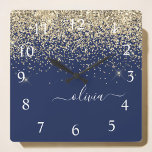 Reloj Cuadrado Purpurina azul de la marina de oro guión Monograma<br><div class="desc">Reloj de nombres de monograma de Purpurina de guion de la aguja dorada y azul de la marina. Esto hace que el dulce perfecto cumpleaños 16, boda, ducha de novia, aniversario, ducha de bebé o fiesta de soltera sea regalo para alguien que ama el lujo glam y los estilos de...</div>