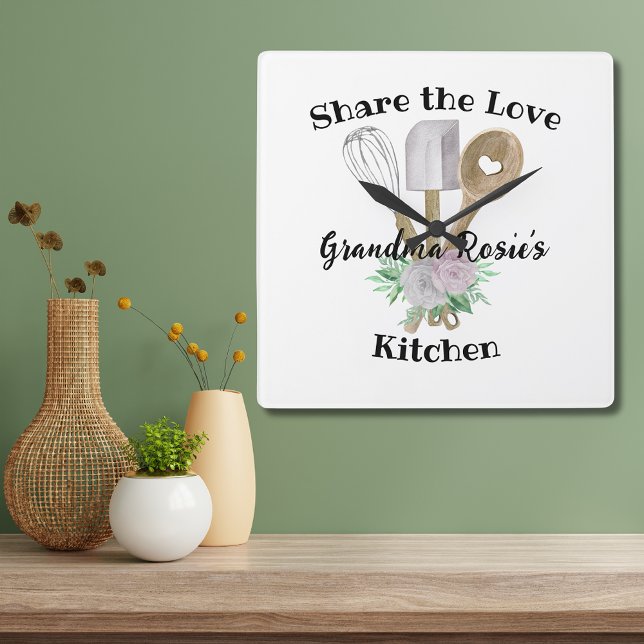 Reloj Cuadrado Recetas de la abuela | Compartir amor personalizad (Grandma's Kitchen Custom Share the Love clock with her name and watercolor kitchen utensils.)