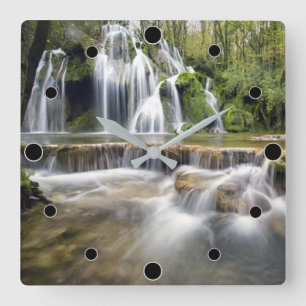 Reloj Cuadrado Río Woodland con cascada