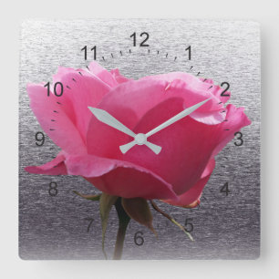 Reloj Cuadrado rosa sobre gris