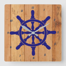 Rueda del buque con número en el exterior