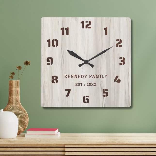 Reloj Cuadrado Rústico Natural Wood Family Name Farmhouse (Subido por el creador)