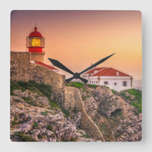 Reloj Cuadrado Sao Vicente de Cabo en la puesta del sol el