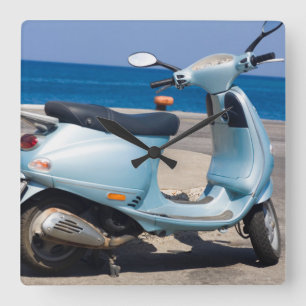 Reloj Cuadrado Scooter En La Playa   Éfeso, Turquía