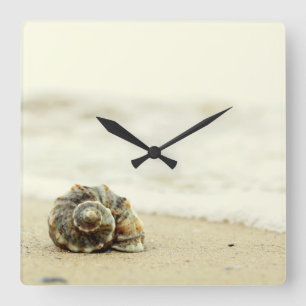Reloj Cuadrado Seashell solamente en la playa