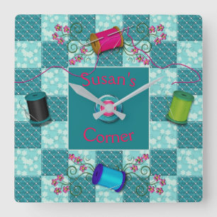 Reloj Cuadrado SEWING/QUILT CLOCK - PERSONALIZE WITH NAME in Pink