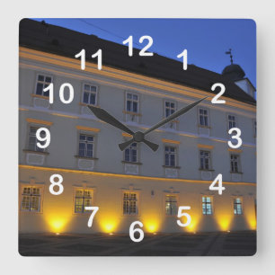 Reloj Cuadrado Sibiu at night