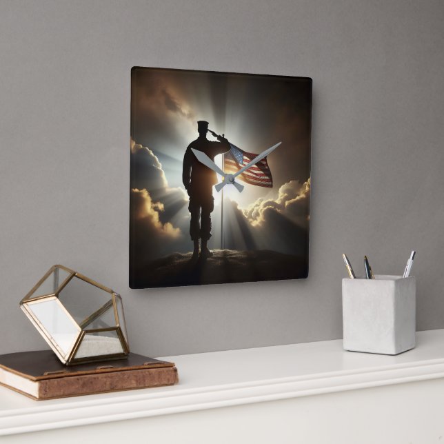 Reloj Cuadrado Soldado norteamericano saluda a la bandera de Esta (Oficina)