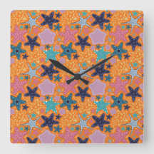 Starfishes coloridas con un fondo de color naranja