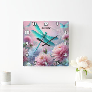 Reloj Cuadrado Sueños de la libélula: floral, etéreo, pastel