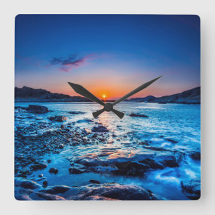 Reloj Cuadrado Sunrise Over Horizon At Seashore At Dawn