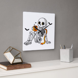 Reloj Cuadrado Taza de Halloween con esqueleto acogedor con café