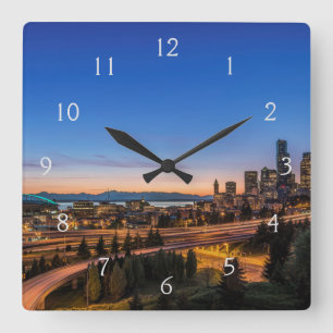 Reloj Cuadrado The I-5 freeway and downtown Seattle at twilight