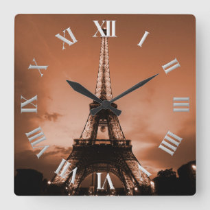 Reloj Cuadrado Torre Eiffel hermosa y elegante en el crepúsculo