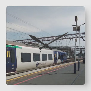 Reloj Cuadrado Tren azul y blanco