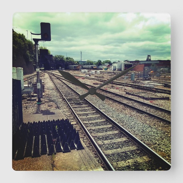 Reloj Cuadrado Trenes en el depósito (Anverso)