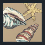 Reloj Cuadrado Trío de Shell en de color caqui<br><div class="desc">Conocen a Megan Meagher para sus pedazos simples del arte. Ésta es una gran imagen del arte decorativo que captura la vida marina con una estrella de mar amarilla y una cáscara azul y roja de la concha. Consiga esta impresión de la bella arte hoy en color de color caqui...</div>