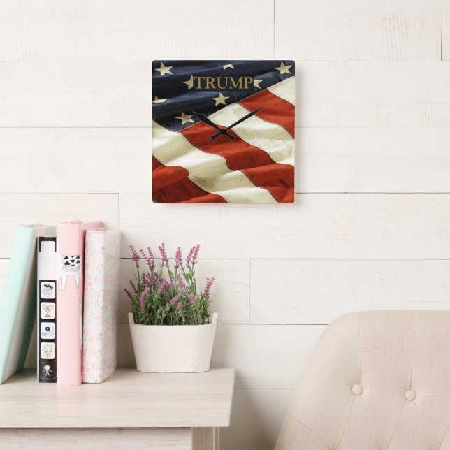 RELOJ CUADRADO TRUMP (Sala de lectura)