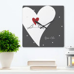 Reloj Cuadrado Tú y yo - Sencillo amor moderno pájaros corazón ro<br><div class="desc">El diseño del producto presenta dos palomas blancas que se unen y miran hacia el corazón. Las palomas blancas son símbolos de amor, suerte, paz y prosperidad. Este sencillo ilustracion de pájaros hace un reloj cuadrado lindo, moderno y único con texto personalizado - Regalo idea para cumpleaños, boda, aniversario, Día...</div>