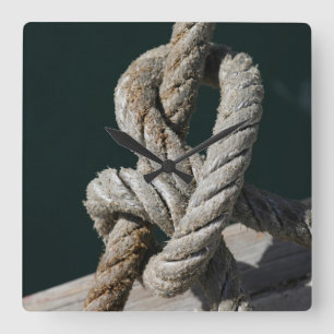 Reloj Cuadrado Un nudo atado en un embarcadero el   Portugal