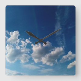 Reloj Cuadrado Una cadena de nubes