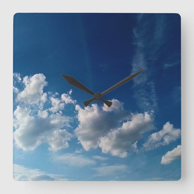 Reloj Cuadrado Una cadena de nubes (Anverso)