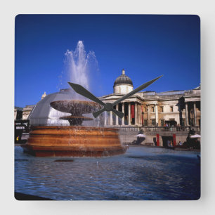 Reloj Cuadrado Una fuente Trafalgar Square London