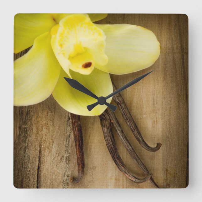 Reloj Cuadrado Vanilla Pods and Flower over Wooden Background (Anverso)