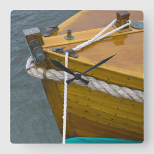 Reloj Cuadrado Velero de madera en agua