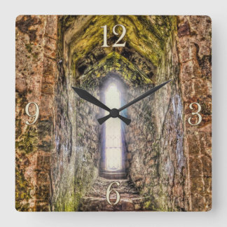 Reloj Cuadrado Ventana del castillo de Chepstow medieval, Gales,