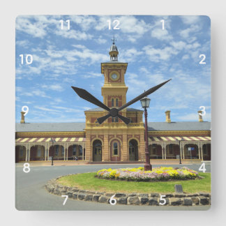 Reloj Cuadrado Viaje a través del tiempo en la estación de Albury