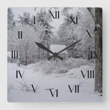 Vieja casa de pozos en el rezago invernal