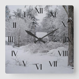 Reloj Cuadrado Vieja casa de pozos en el rezago invernal