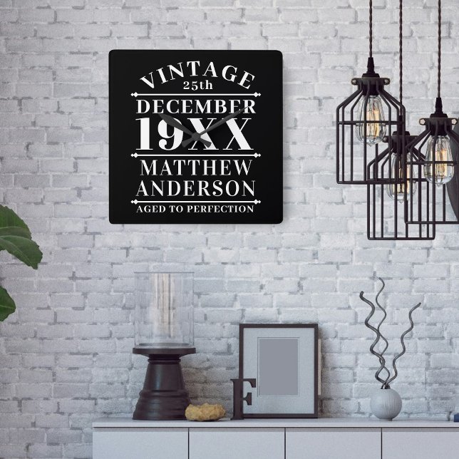 Reloj Cuadrado Viñeta personalizada de edad avanzada a perfección (Subido por el creador)