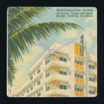 Reloj Cuadrado Vintage Miami Art Deco Square Wall Clock<br><div class="desc">Esta colección fue inspirada por nuestra estancia en el art deco Winterhaven Hotel,  Autograph Collection al final de nuestro viaje por América. Este Winterhaven Hotel se encuentra en Ocean Drive,  Miami Beach,  Florida,  y ofrece vistas a la playa.</div>